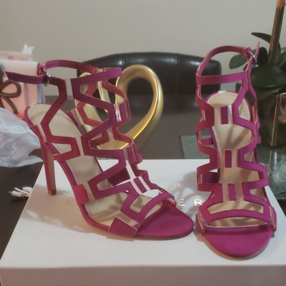 Size 8 (like 7.5) sandal